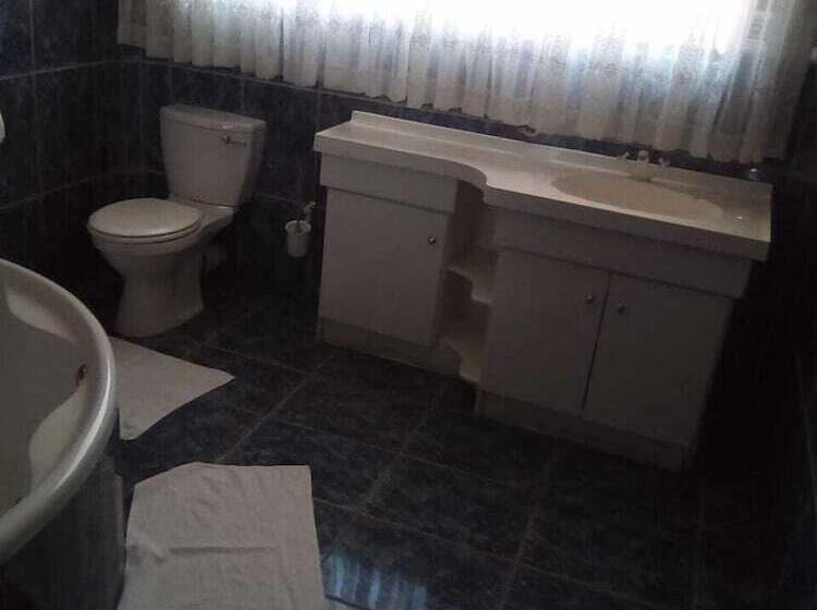 Пансион Afro She Guest Lodge