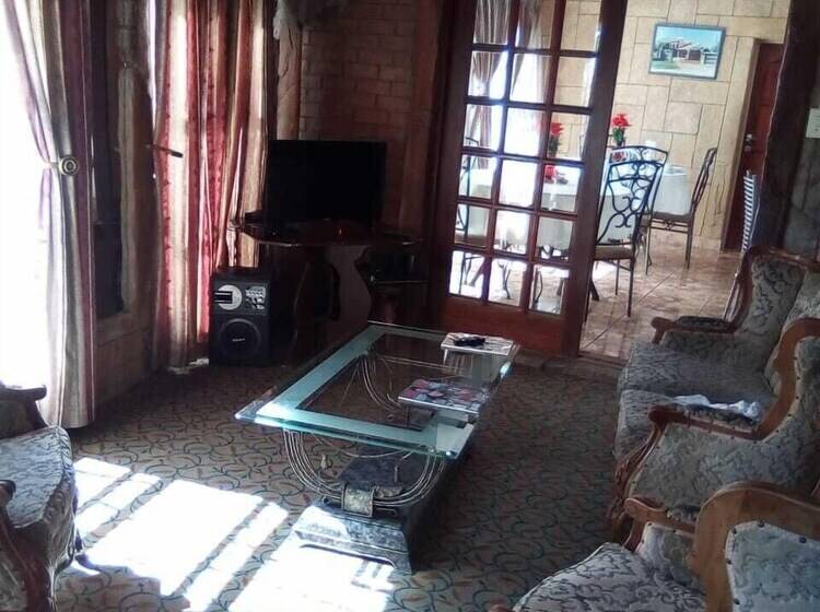 Пансион Afro She Guest Lodge