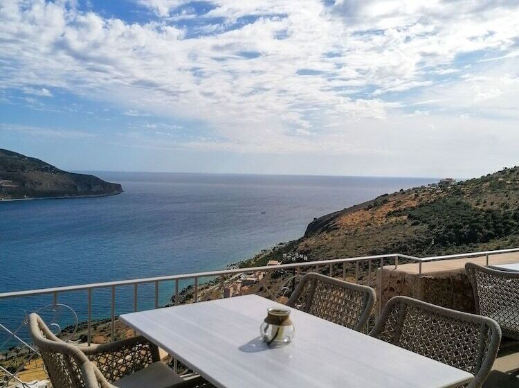 פנסיון Akrolithi Boutique