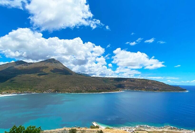 פנסיון Akrolithi Guesthouse