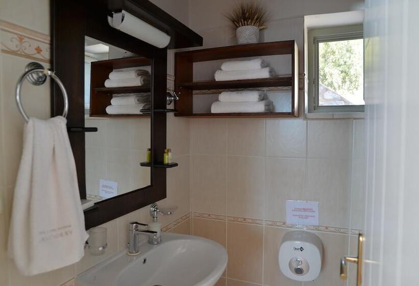 פנסיון Akrolithi Guesthouse