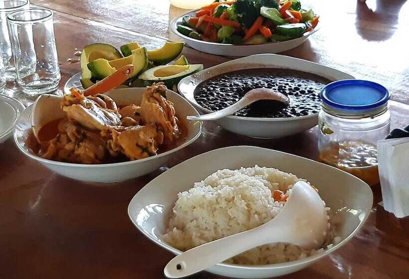 پانسیون Albergue La Laguna Corcovado Park