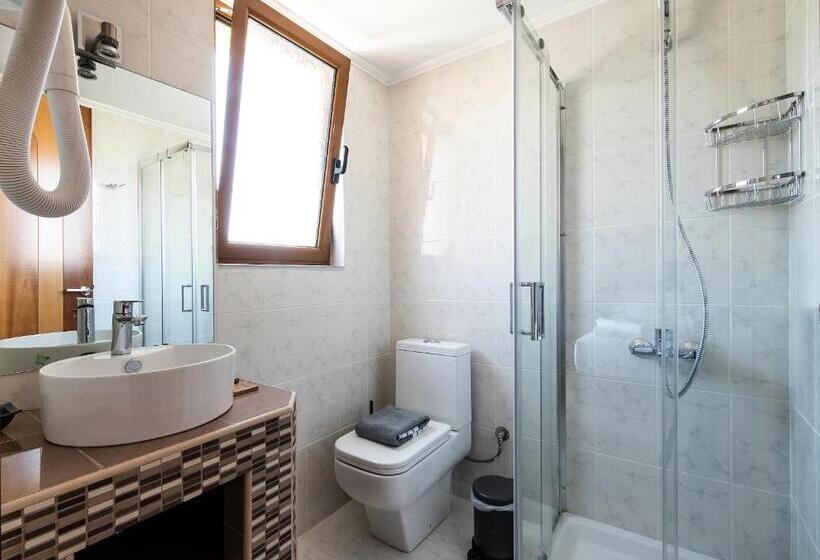 펜션 Cyrenia Guesthouse