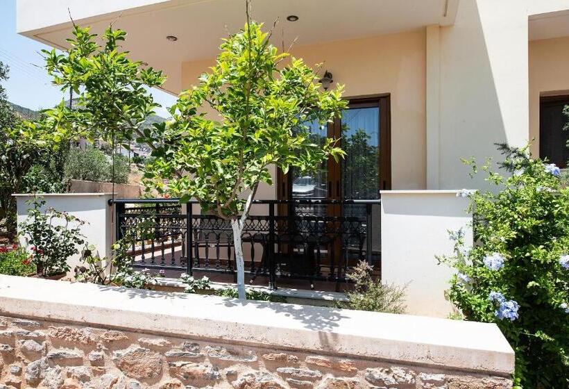 펜션 Cyrenia Guesthouse