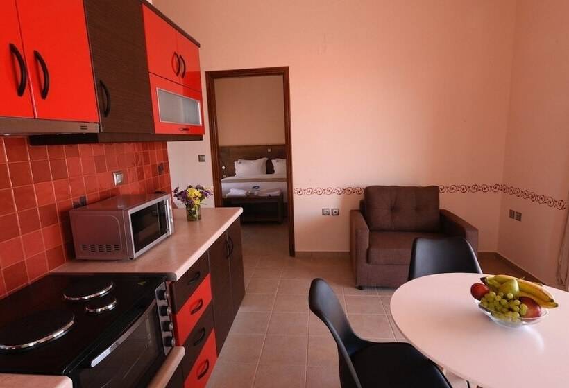 펜션 Cyrenia Guesthouse