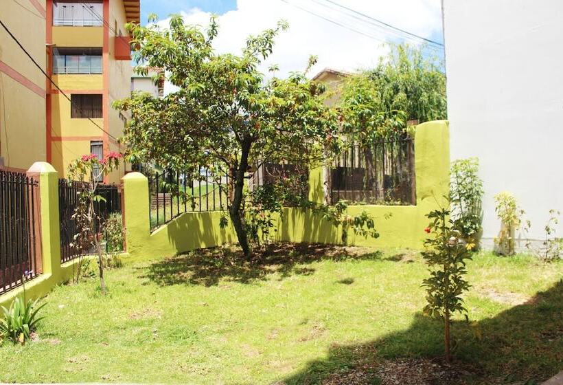 بنسيون Mosoqpacha Casa Hostel