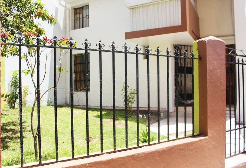 بنسيون Mosoqpacha Casa Hostel