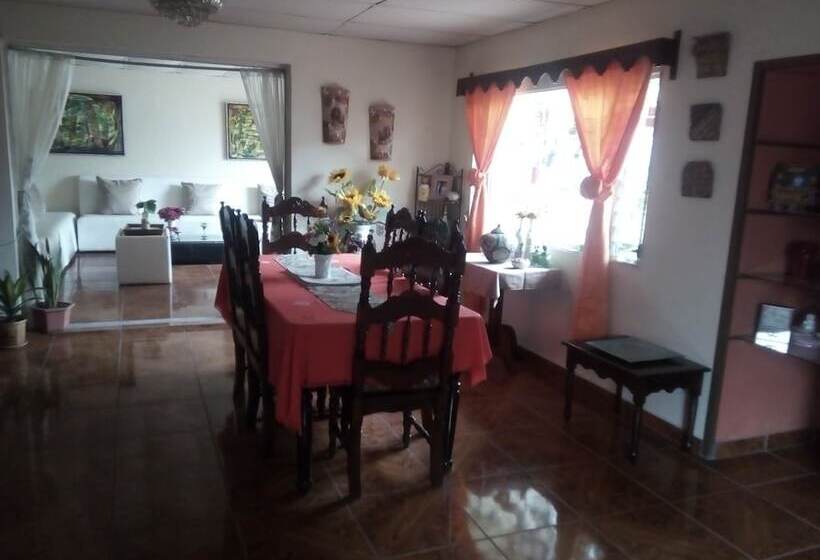 بنسيون Patio De Joan