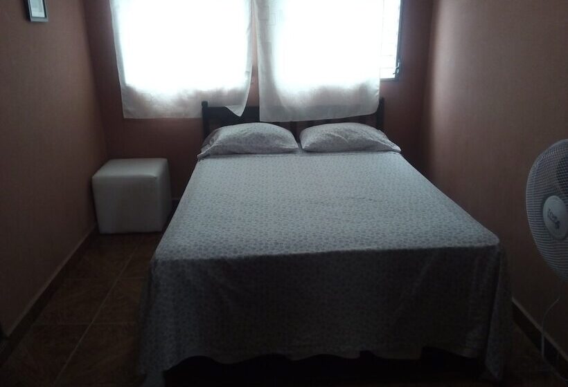 بنسيون Patio De Joan