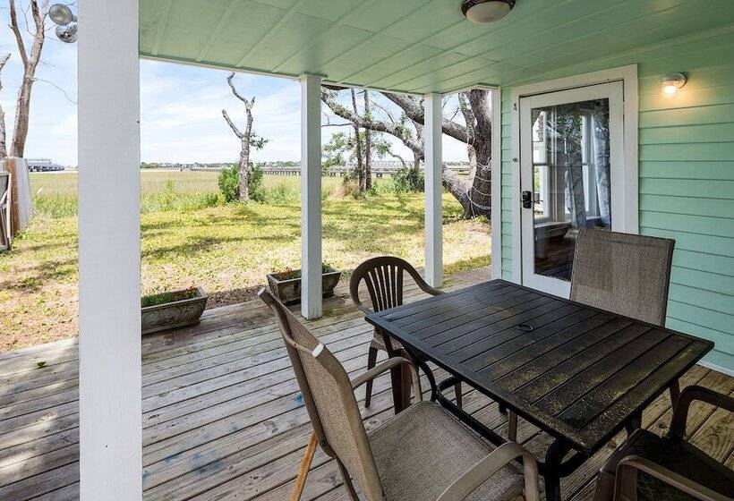 بنسيون Riverside Inn And Cottages