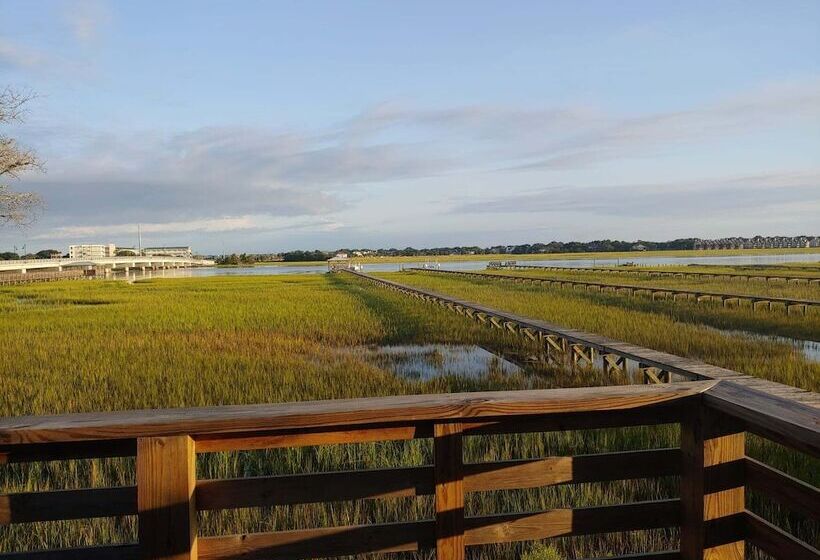 بنسيون Riverside Inn And Cottages