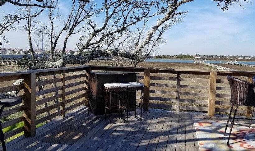 بنسيون Riverside Inn And Cottages