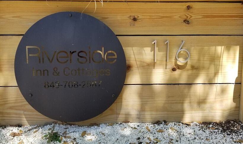 بنسيون Riverside Inn And Cottages