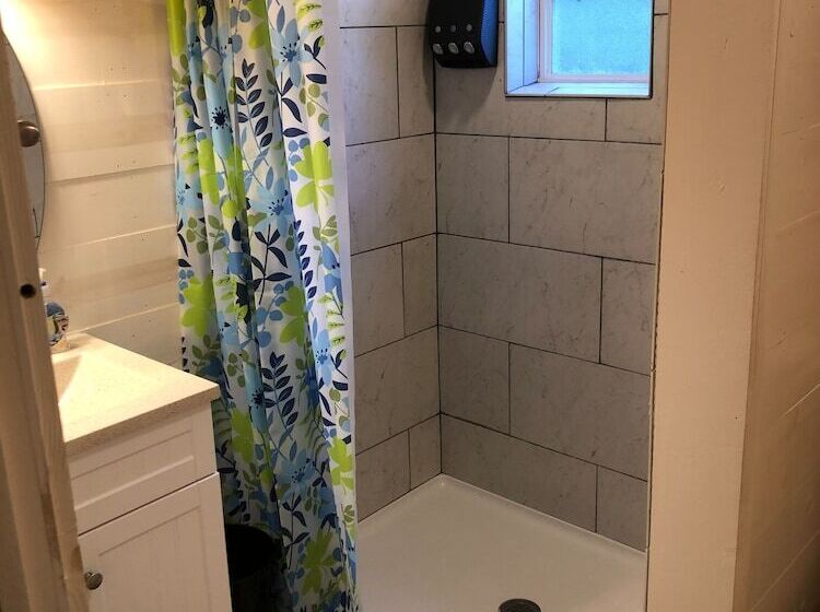 بنسيون Riverside Inn And Cottages