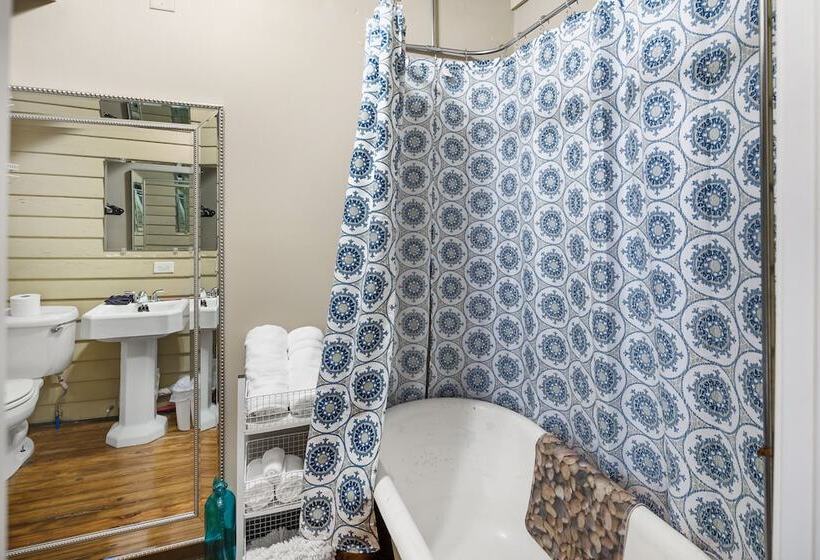 بنسيون Riverside Inn And Cottages