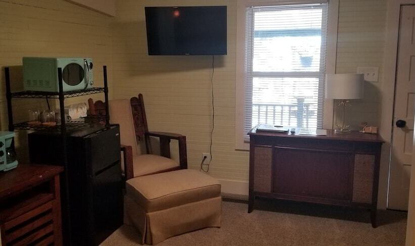 بنسيون Riverside Inn And Cottages