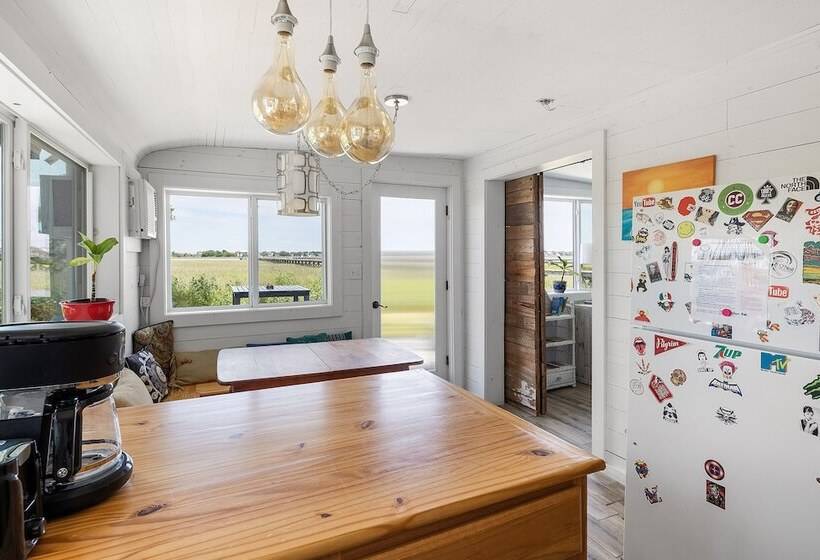 بنسيون Riverside Inn And Cottages