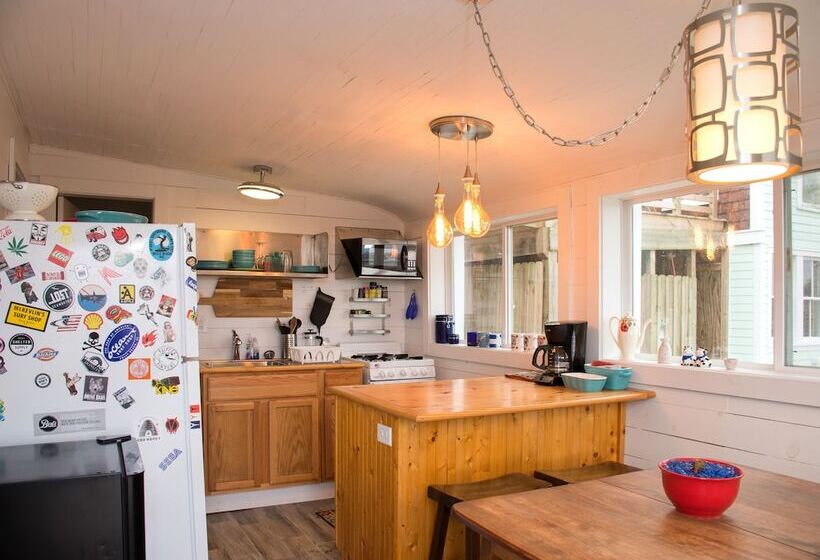 بنسيون Riverside Inn And Cottages