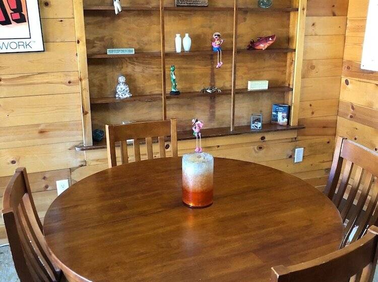 بنسيون Riverside Inn And Cottages