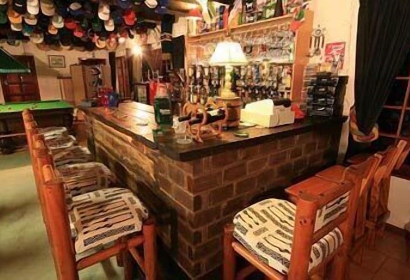 פנסיון Thatchings Guest House