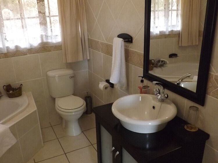 פנסיון Thatchings Guest House