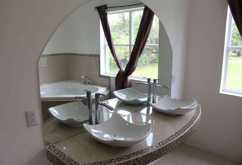 Пансион The White House On The Ocean