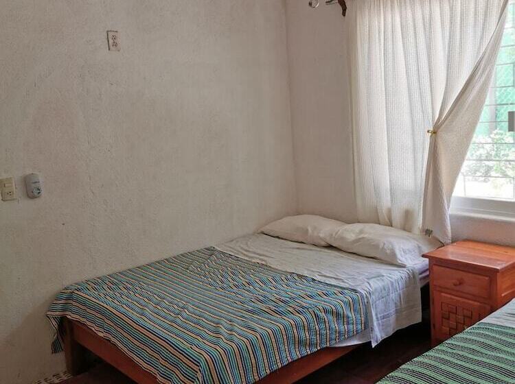 بنسيون Zihua Lao Centro