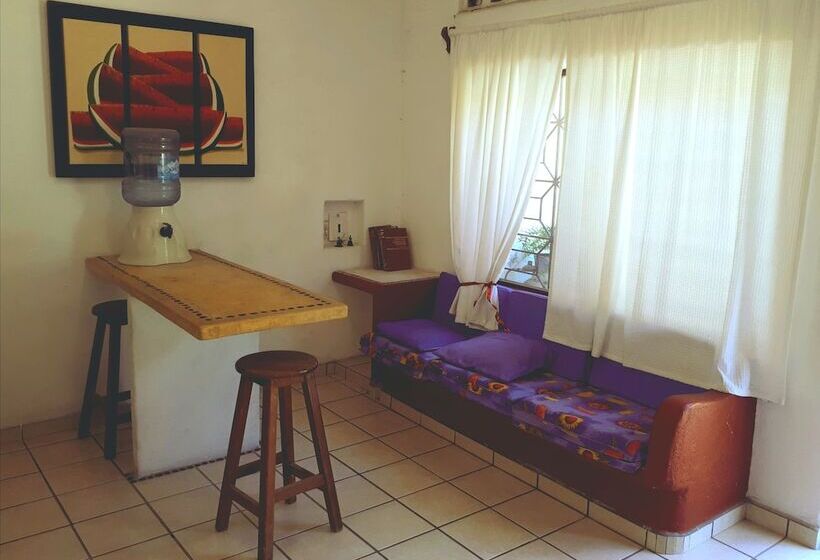 بنسيون Zihua Lao Centro