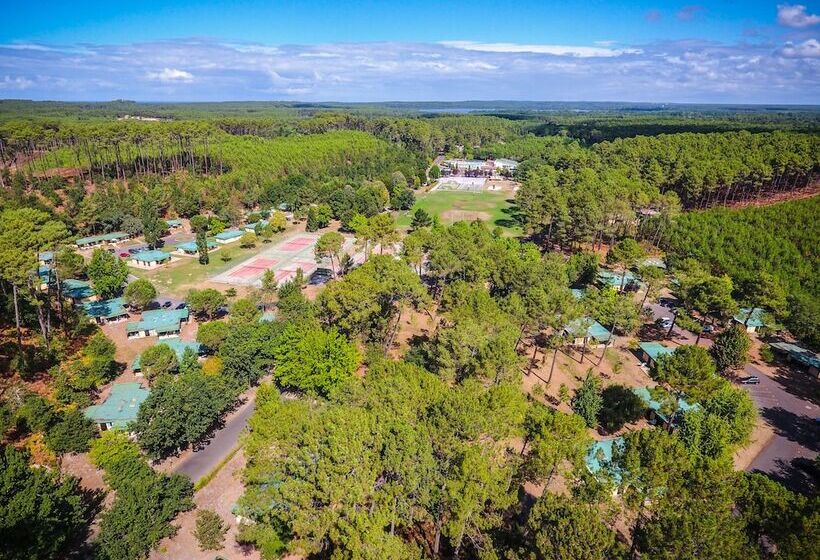 منتجع Vacances Passion   Leon Les Genets