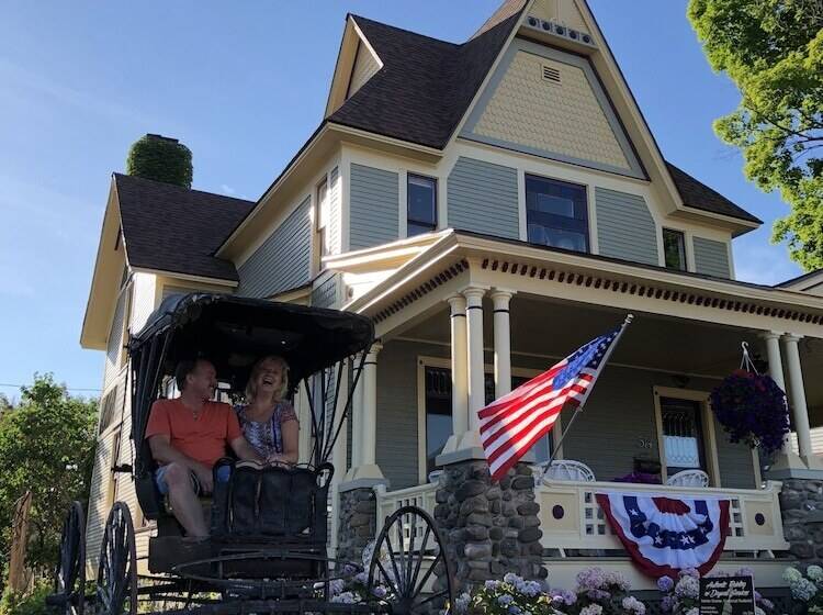 Secrets On Main Bed & Breakfast