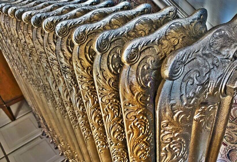 Secrets On Main Bed & Breakfast