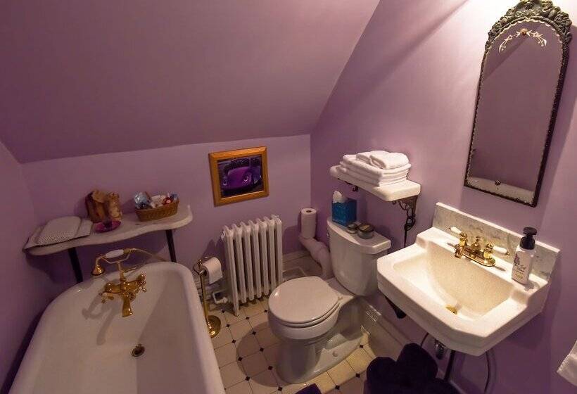 Secrets On Main Bed & Breakfast