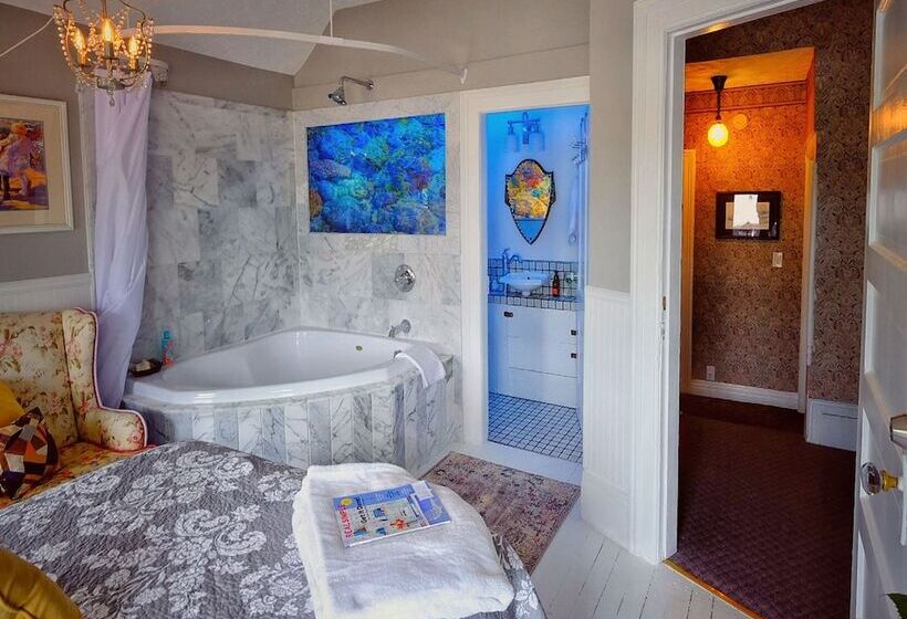 Secrets On Main Bed & Breakfast