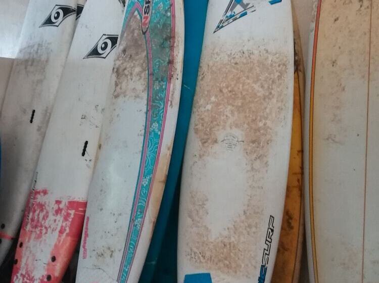 Tiki Lodge Bar & Restaurant   Hostel