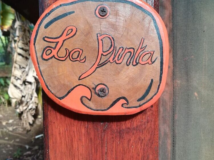 Tiki Lodge Bar & Restaurant   Hostel