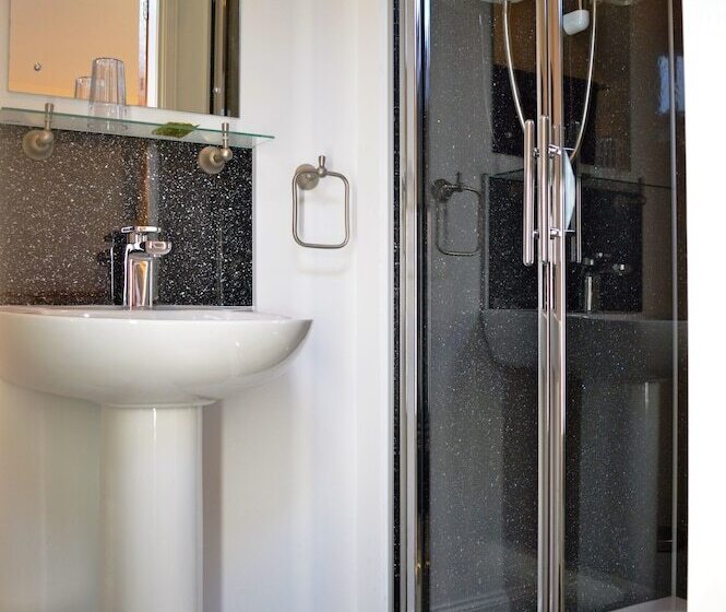 Tomich Holidays Courtyard Cottage