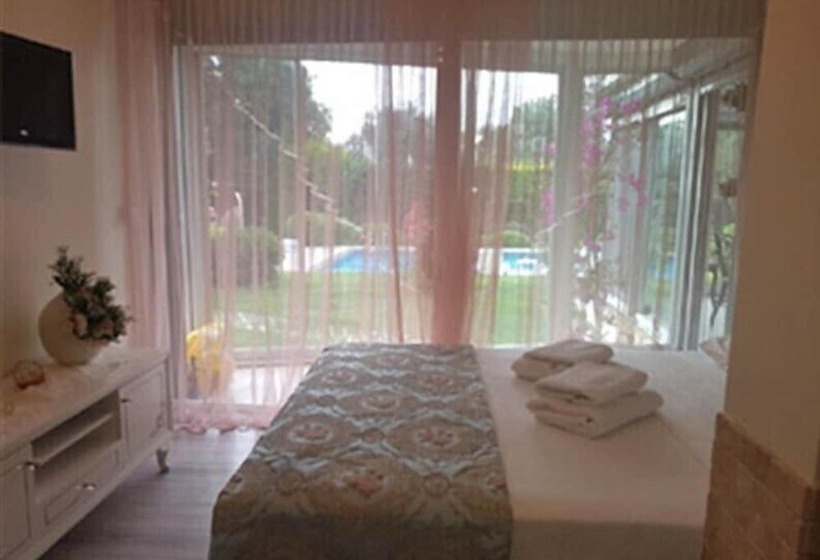 Urla Begonvil Pansiyon