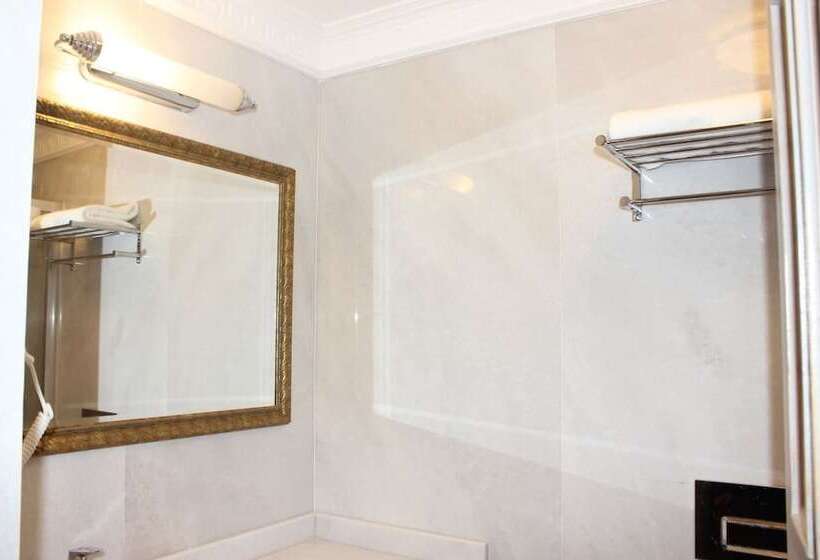 Urla Tarihi Han Otel