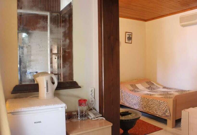 Urla Tarihi Han Otel