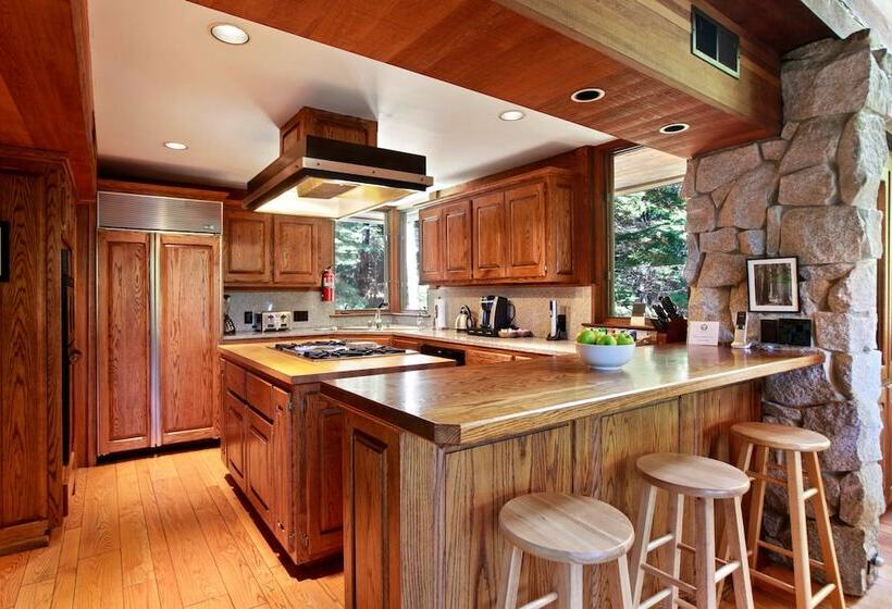 Yosemite Scenic Wonders   Fish Camp Area