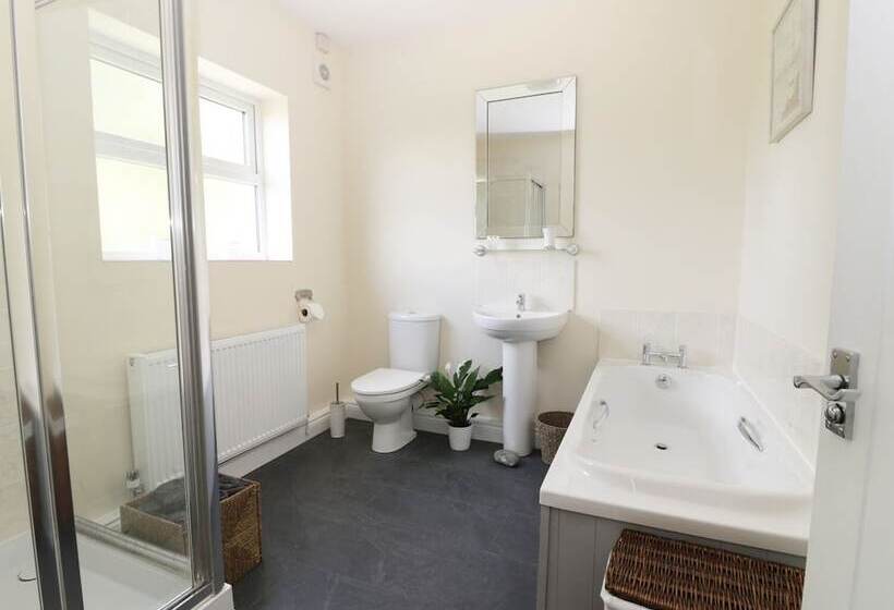2 Moor Farm Cottages
