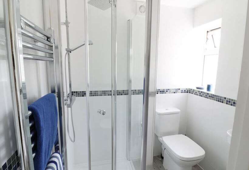 25 Shakespeare Street