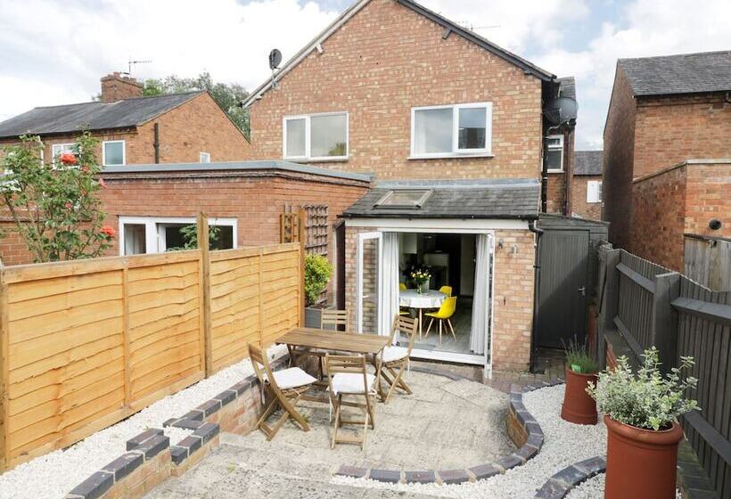 25 Shakespeare Street