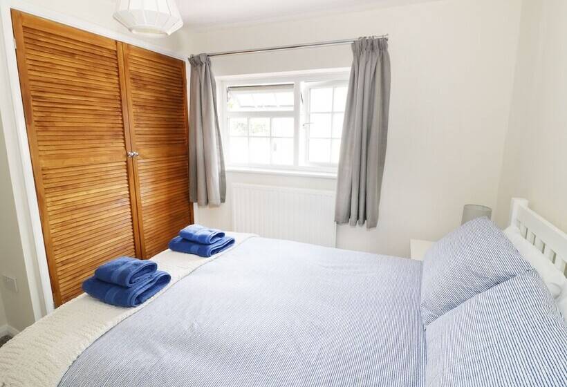 25 Shakespeare Street