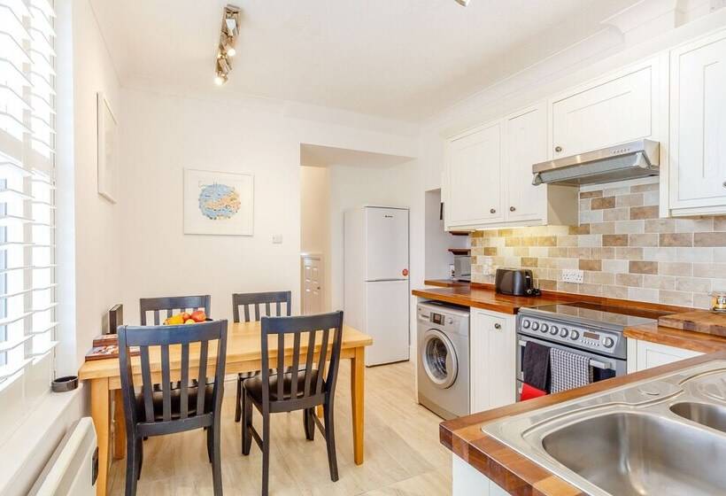 Apartment 1 Llewellan