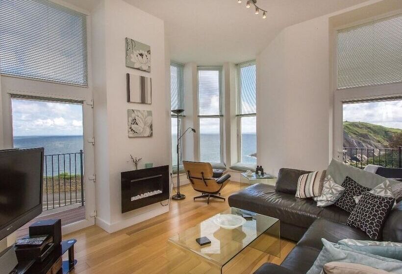 Apartment 4 Granville Point