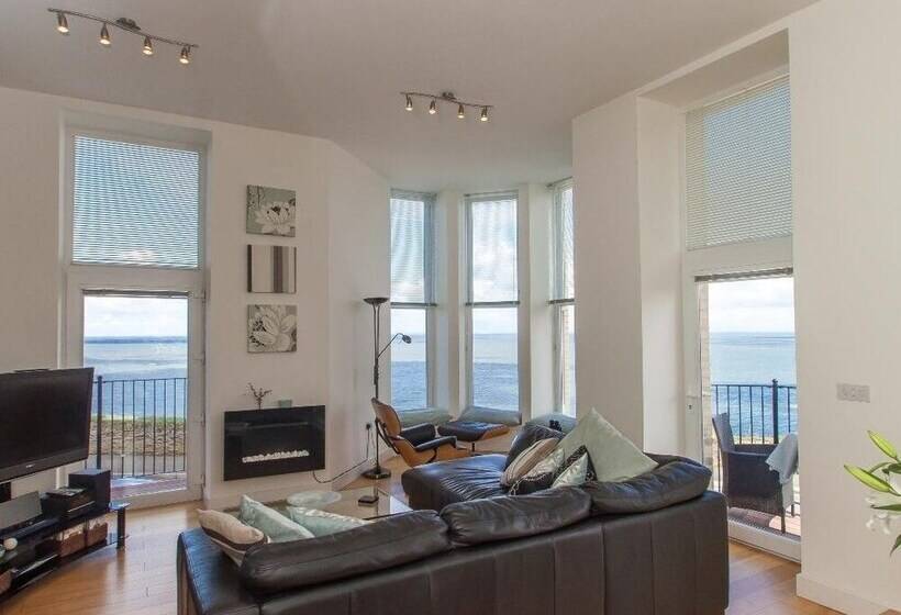 Apartment 4 Granville Point