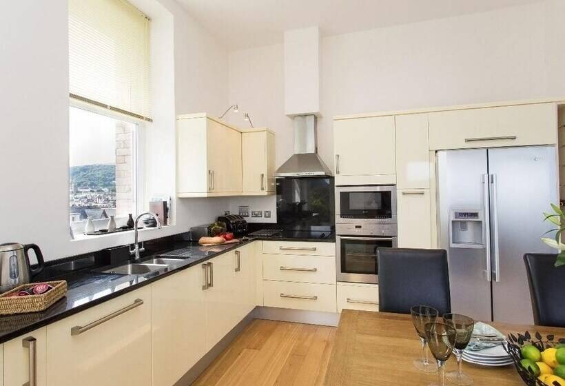 Apartment 4 Granville Point