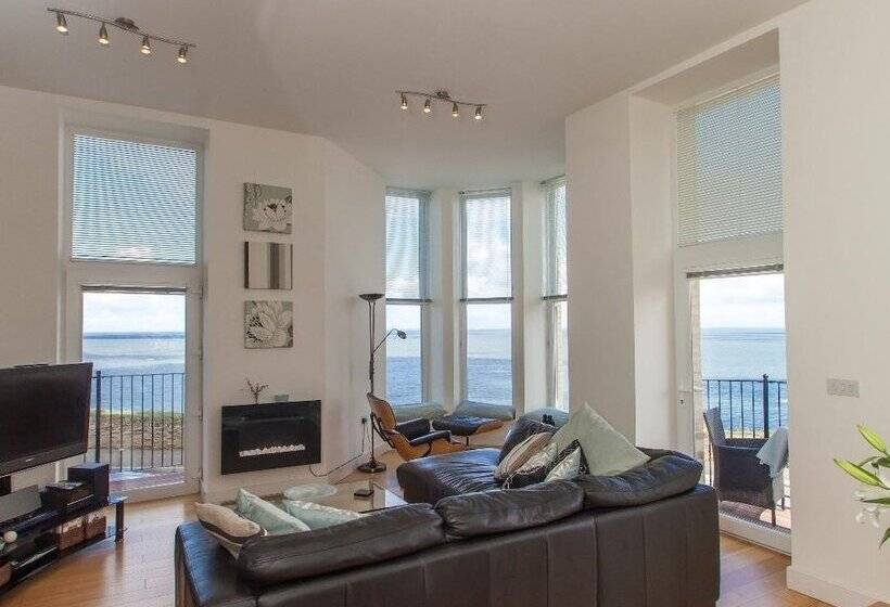 Apartment 4 Granville Point