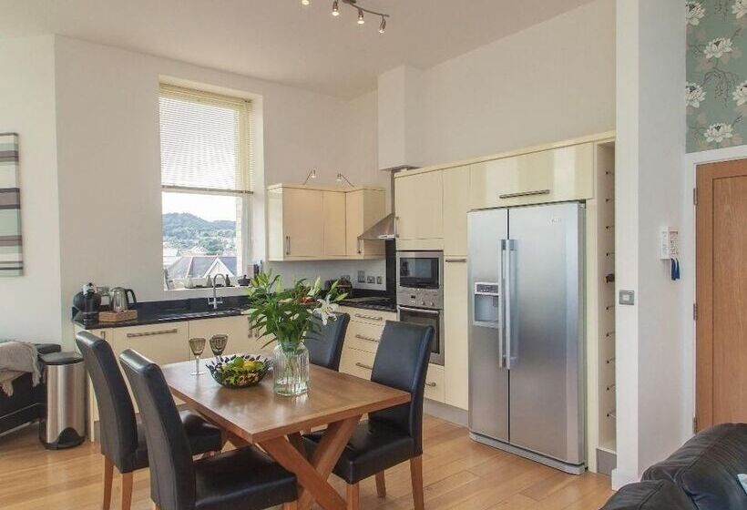 Apartment 4 Granville Point